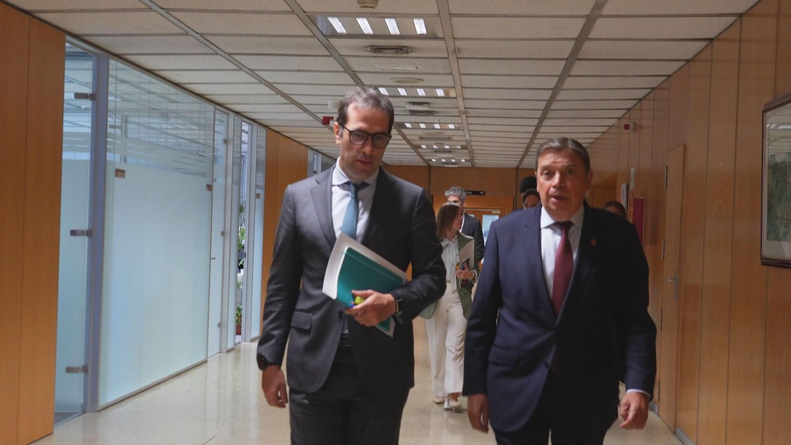 L080 MADRID REUNION ECONOMIA Y AGRICULTURA POR SUBIDA GASOLINAS frame 276