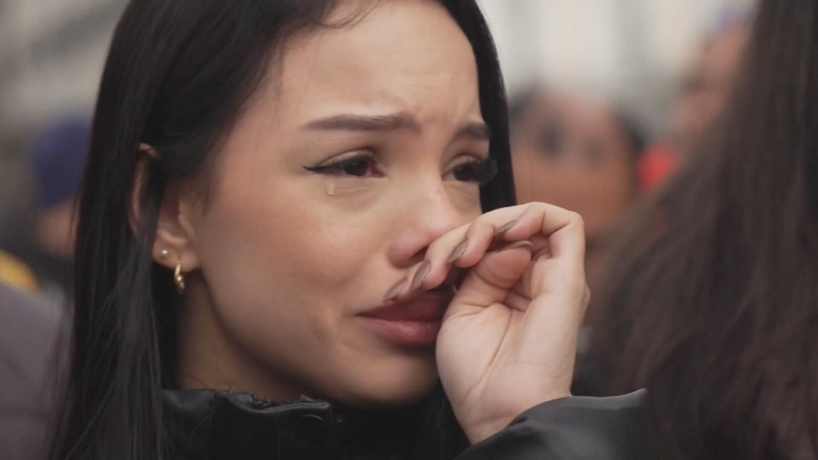 Lágrimas de alegría de venezolanos en Madrid tras la captura de Maduro por EEUU