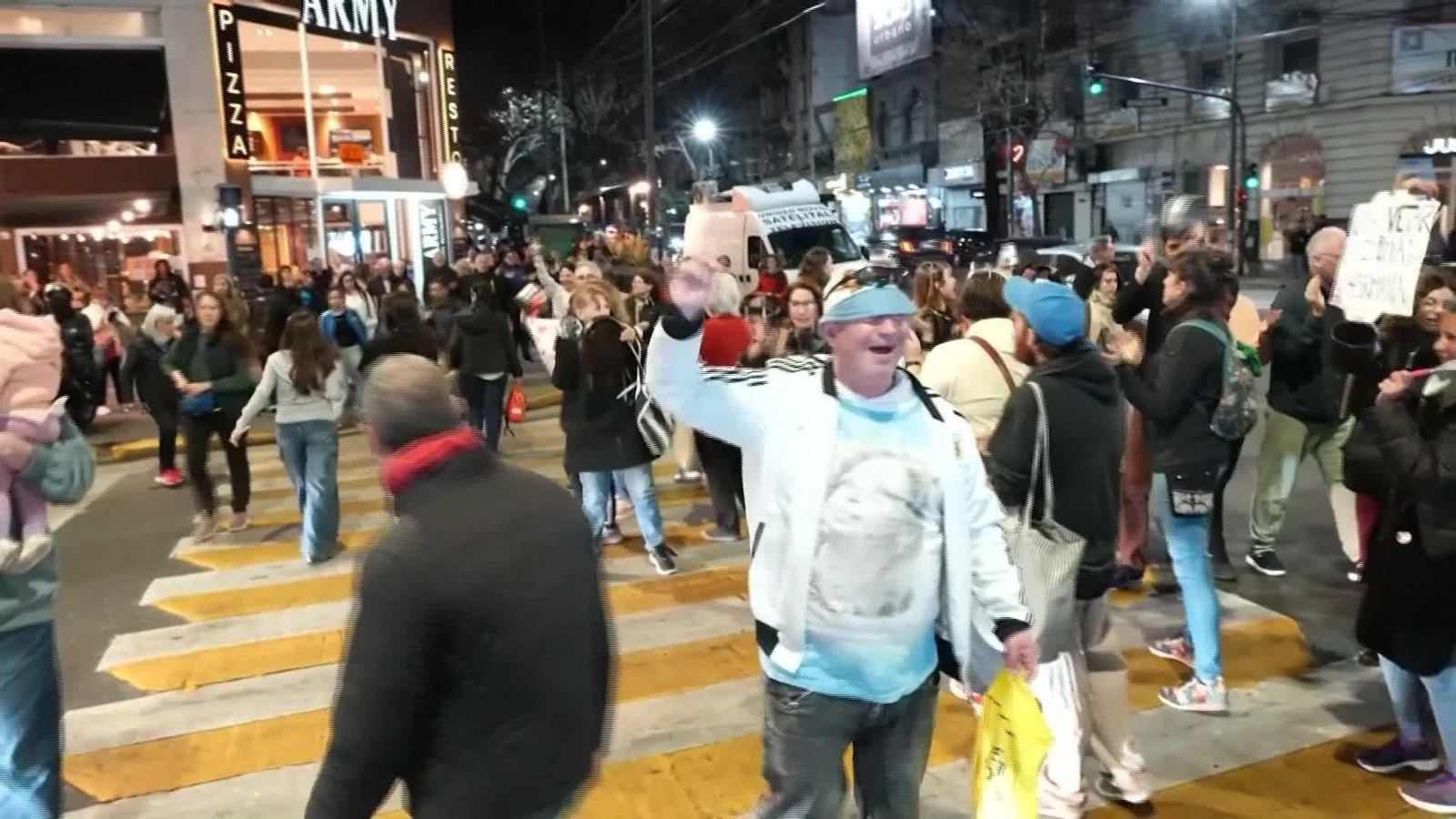 S004-ARGENTINA PROTESTA RECORTES MILEI