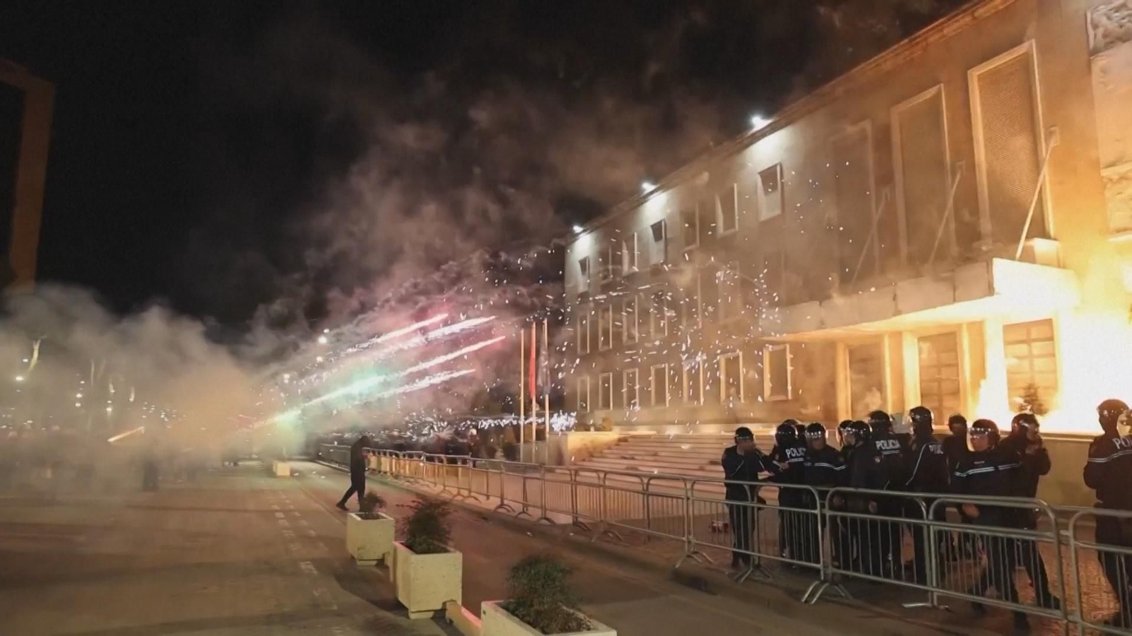 Tensión en las calles de Tirana