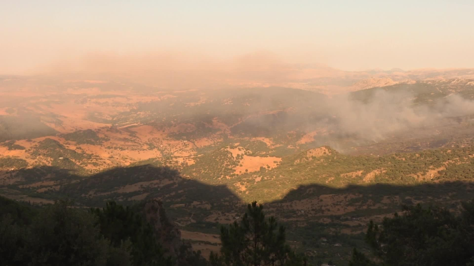 M012-CADIZ INCENDIO GRAZALEMA AYER TARDE