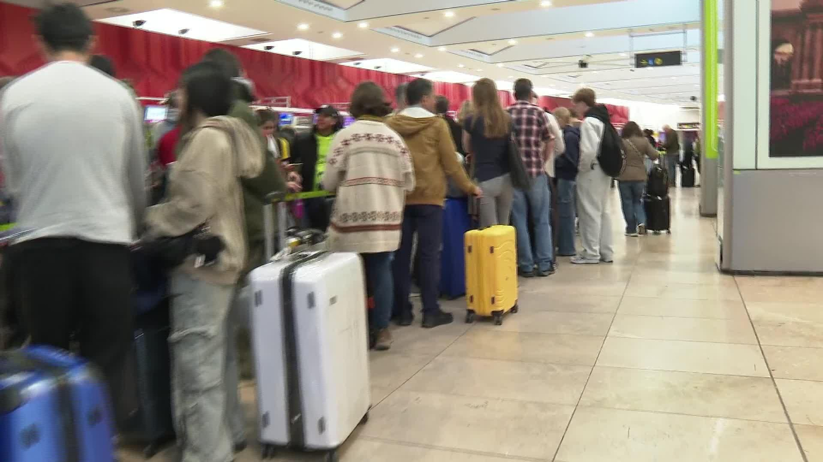 L054-EDI VARIOS AFECTADOS HUELGA AEROPUERTOS