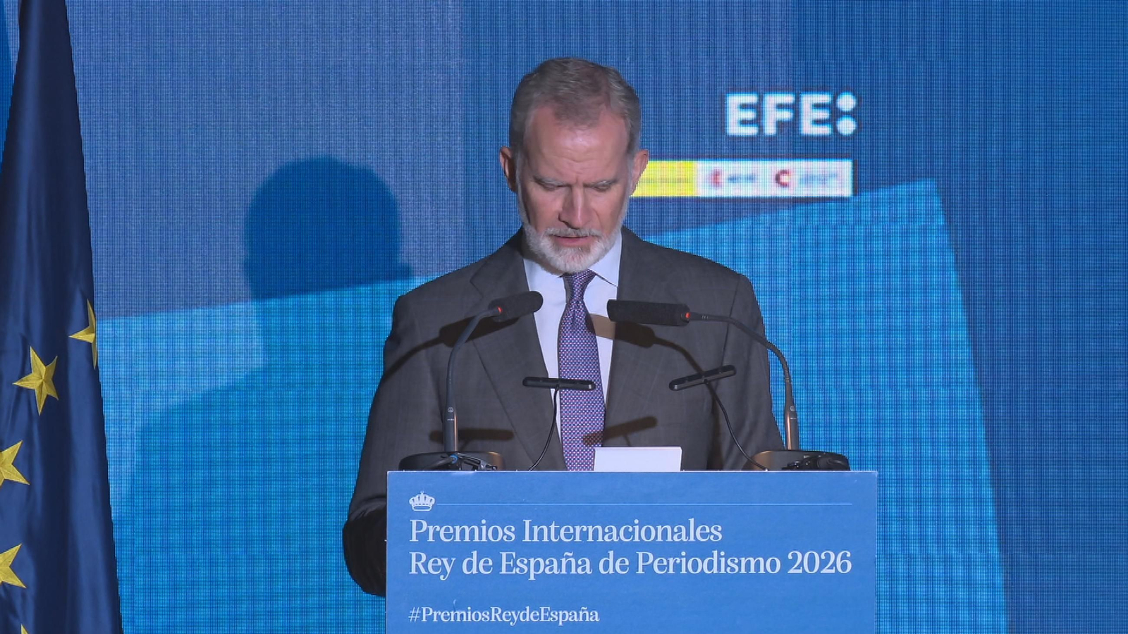 L069 MADRID EL REY ENTREGA PREMIOS PERIODISMO frame 11905