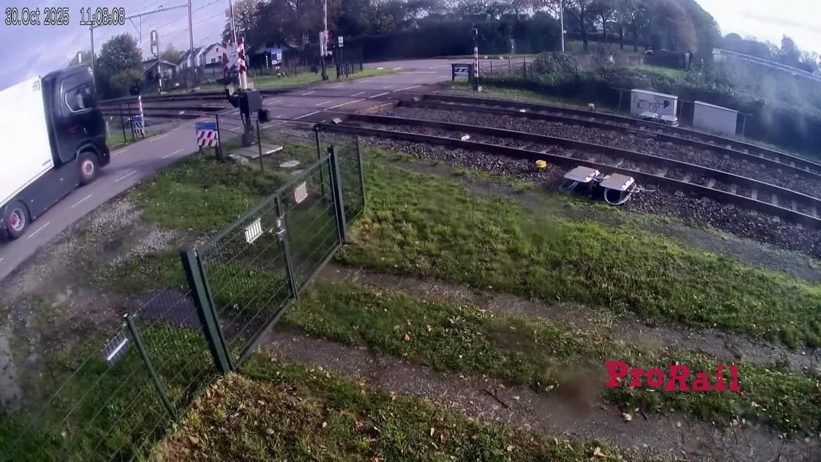 S006-PAISES BAJOS CHOQUE TREN CON CAMION S006-PAISES BAJOS CHOQUE TREN CON CAMION