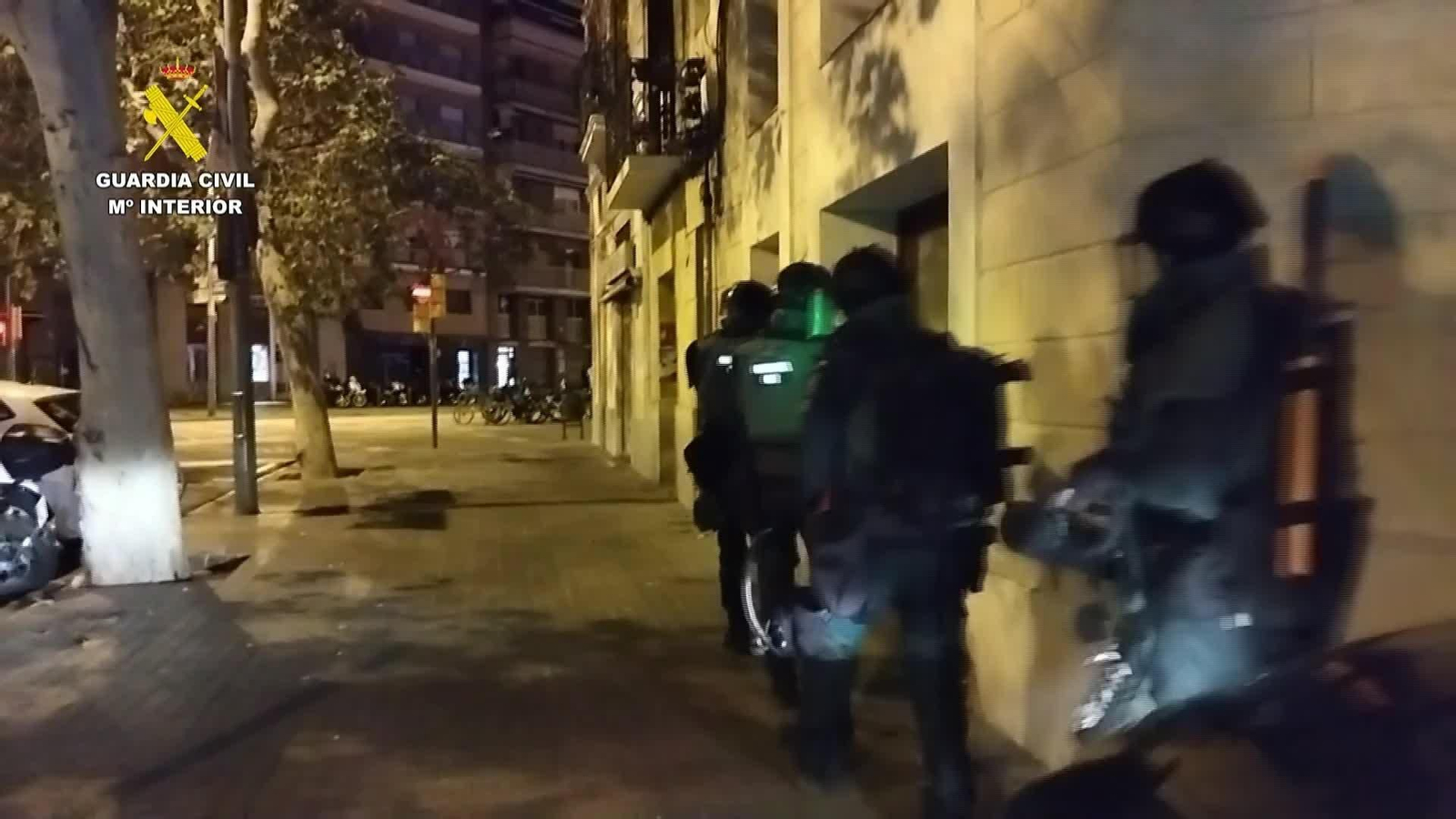 D015-IMAGENES GUARDIA CIVIL Y MOSSOS PAREJAS HECHO FALSAS MIGRANTES