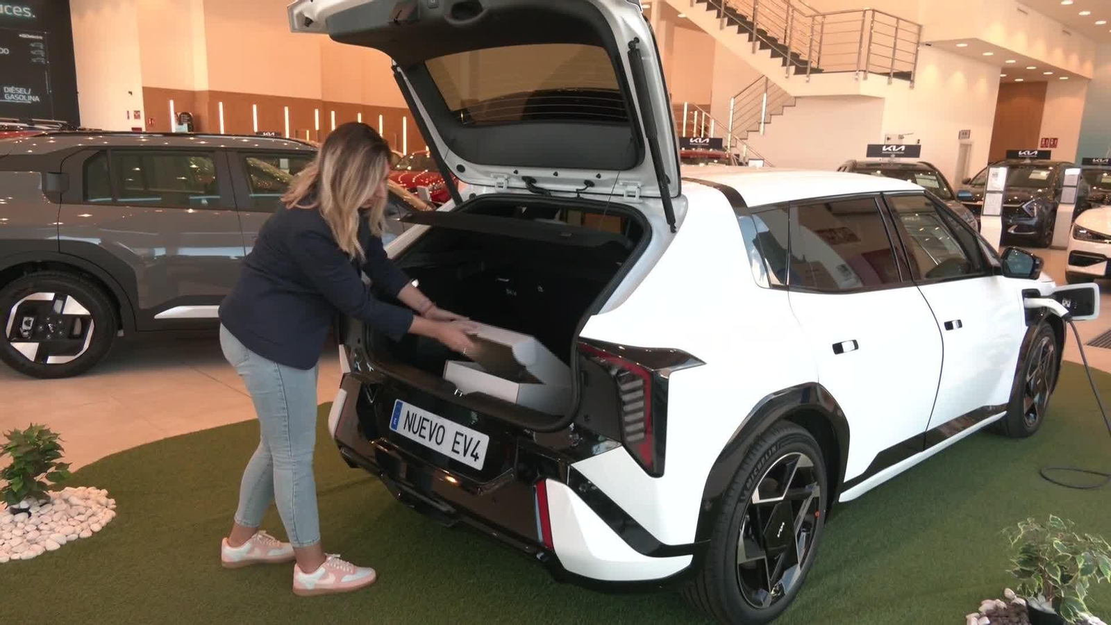 X026-VARIOS AYUDAS COCHES ELECTRICOS