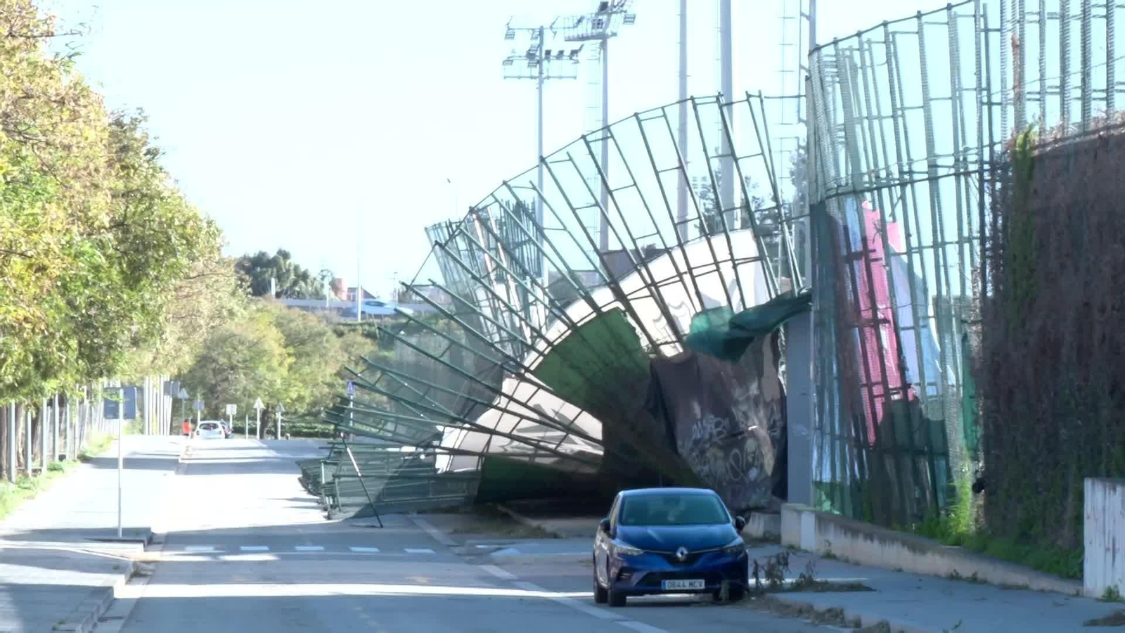 J092-BARCELONA CAE MURO VIENTO CIUDAD DEPORTIVA BARSA