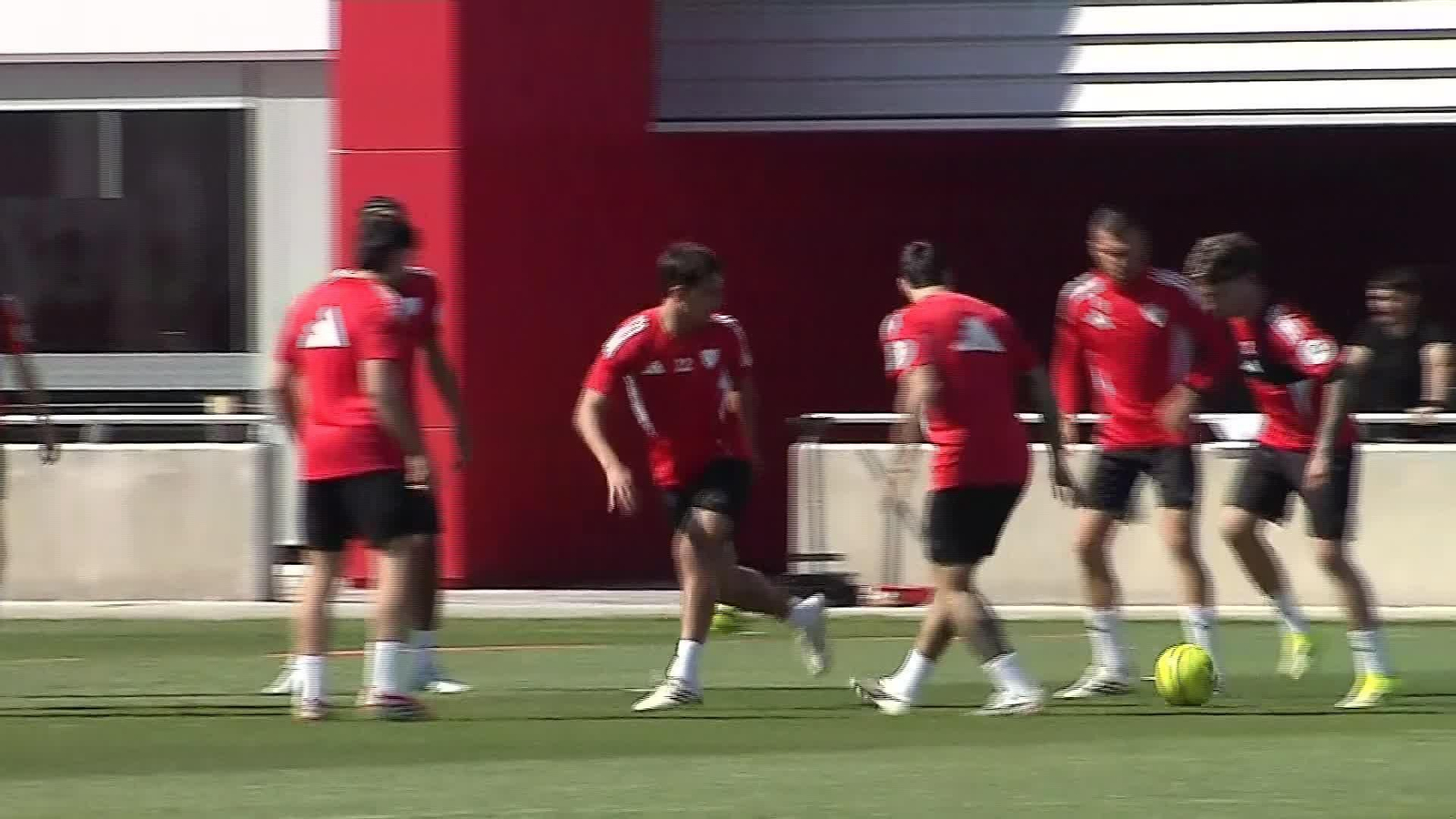 V038-SEVILLA ENTRENAMIENTO SEVILLA Y RP ALMEYDA