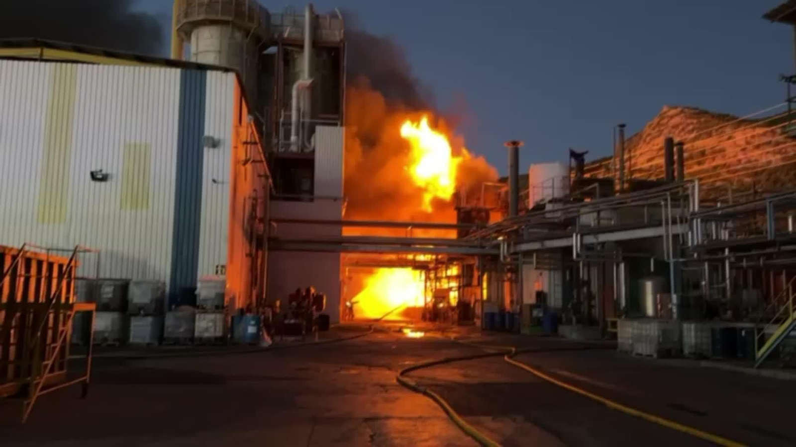 L029-ZARAGOZA INCENDIO NAVE ZUERA