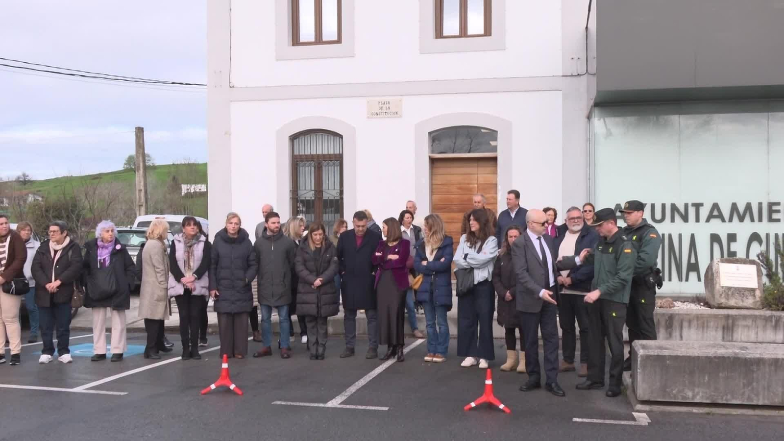 L030-CANTABRIA PEDREÑA MINUTO SILENCIO ASESINATO MACHISTA
