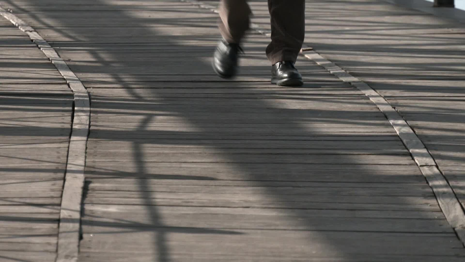 D028-HUELVA GRADUADO CON HONORES A LOS 78