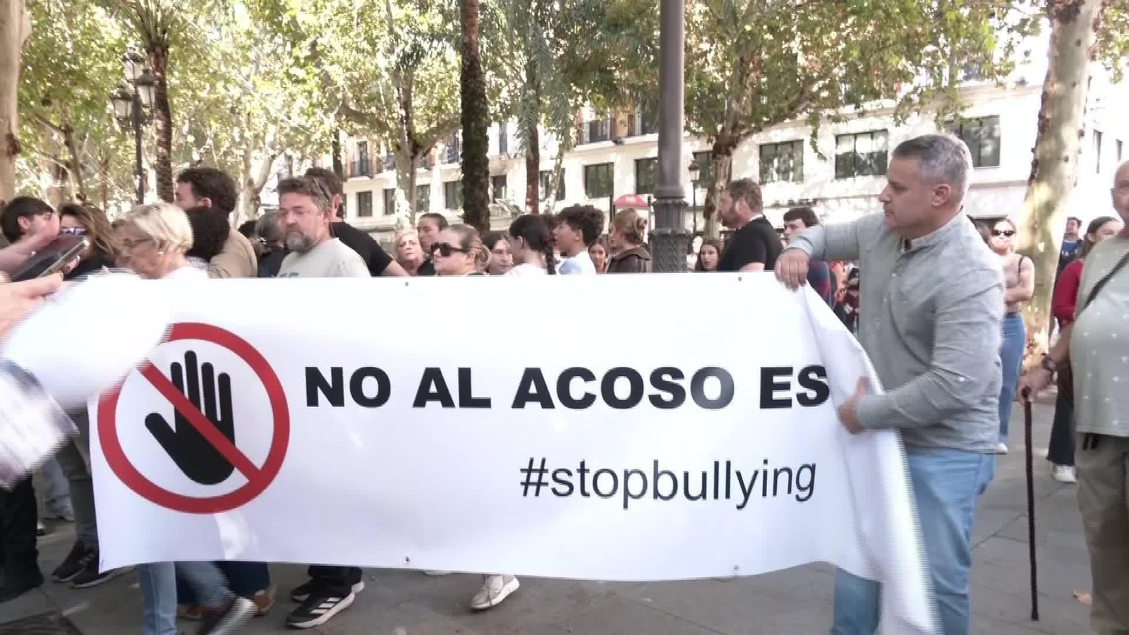 M036-SEVILLA CONCENTRACION ACOSO ESCOLAR M036-SEVILLA CONCENTRACION ACOSO ESCOLAR