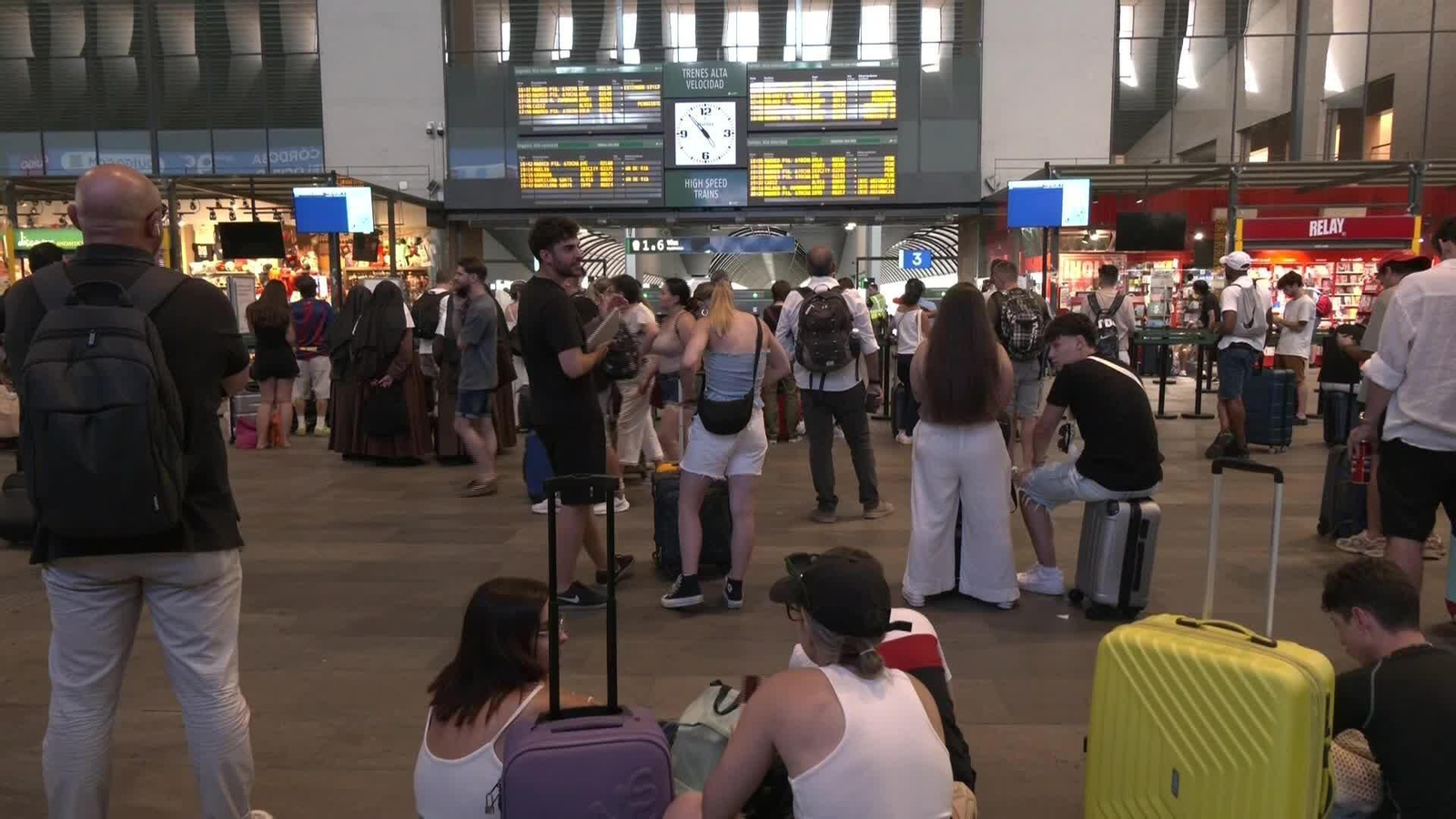 L065-SEVILLA RETRASOS ESTACION SANTA JUSTA