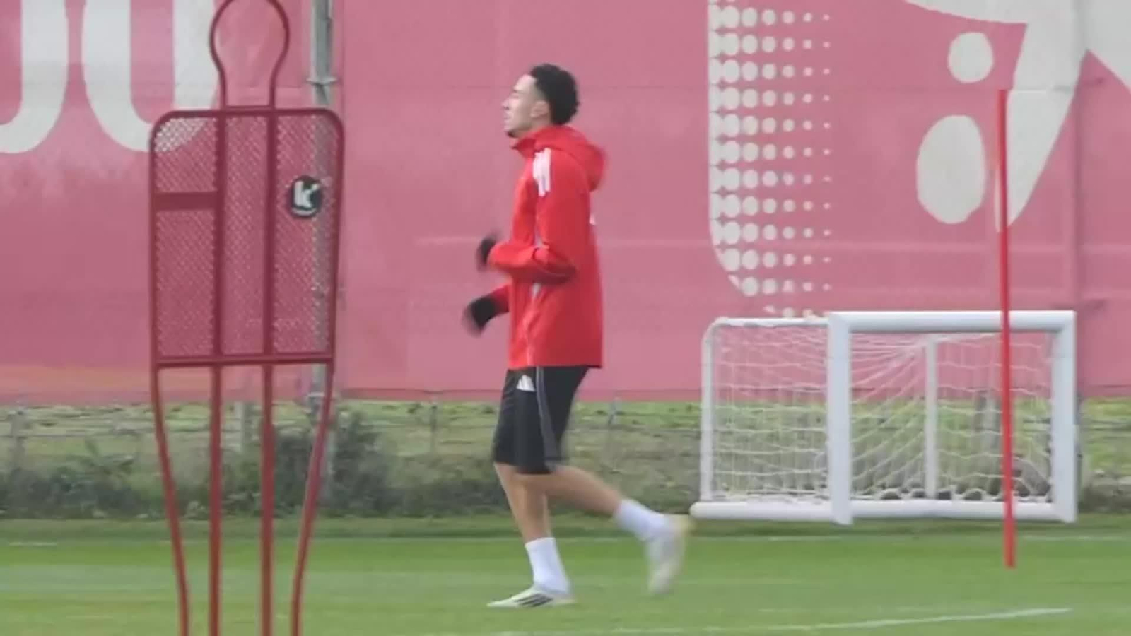 V045-SEVILLA ENTRENAMIENTO SEVILLA Y RP ALMEYDA