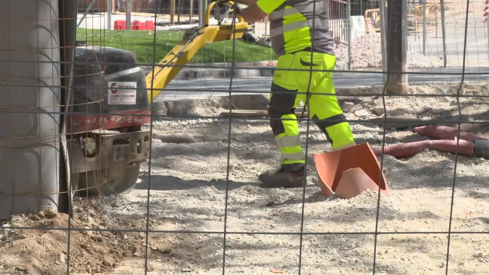 J067-GRANADA VECINOS MOLESTOS OBRAS CALLE