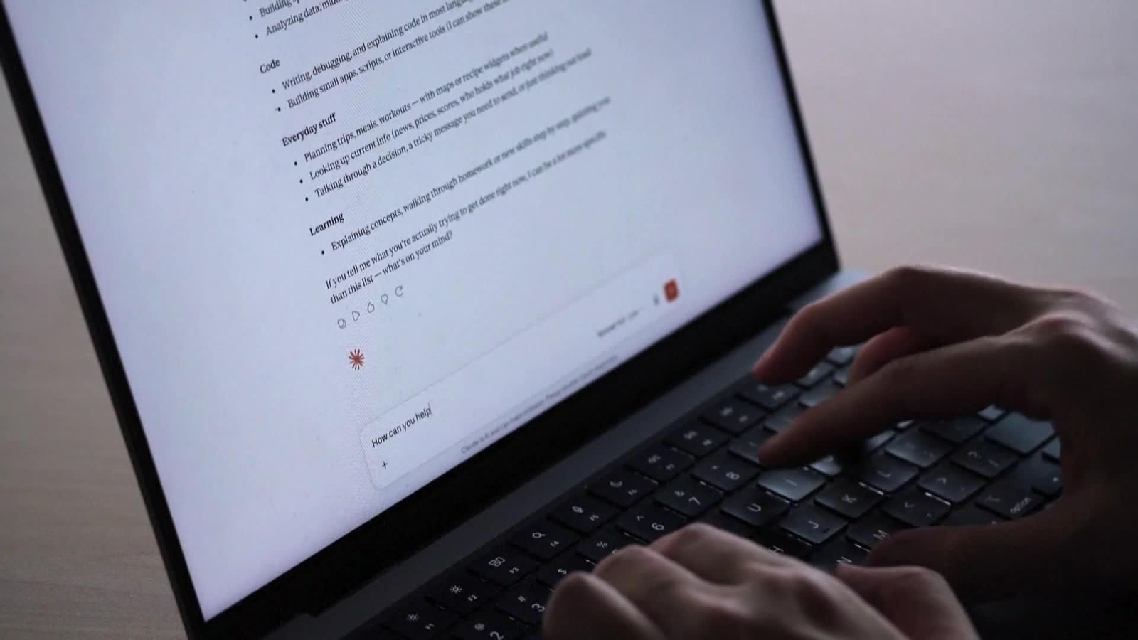 web demanda familias open ai