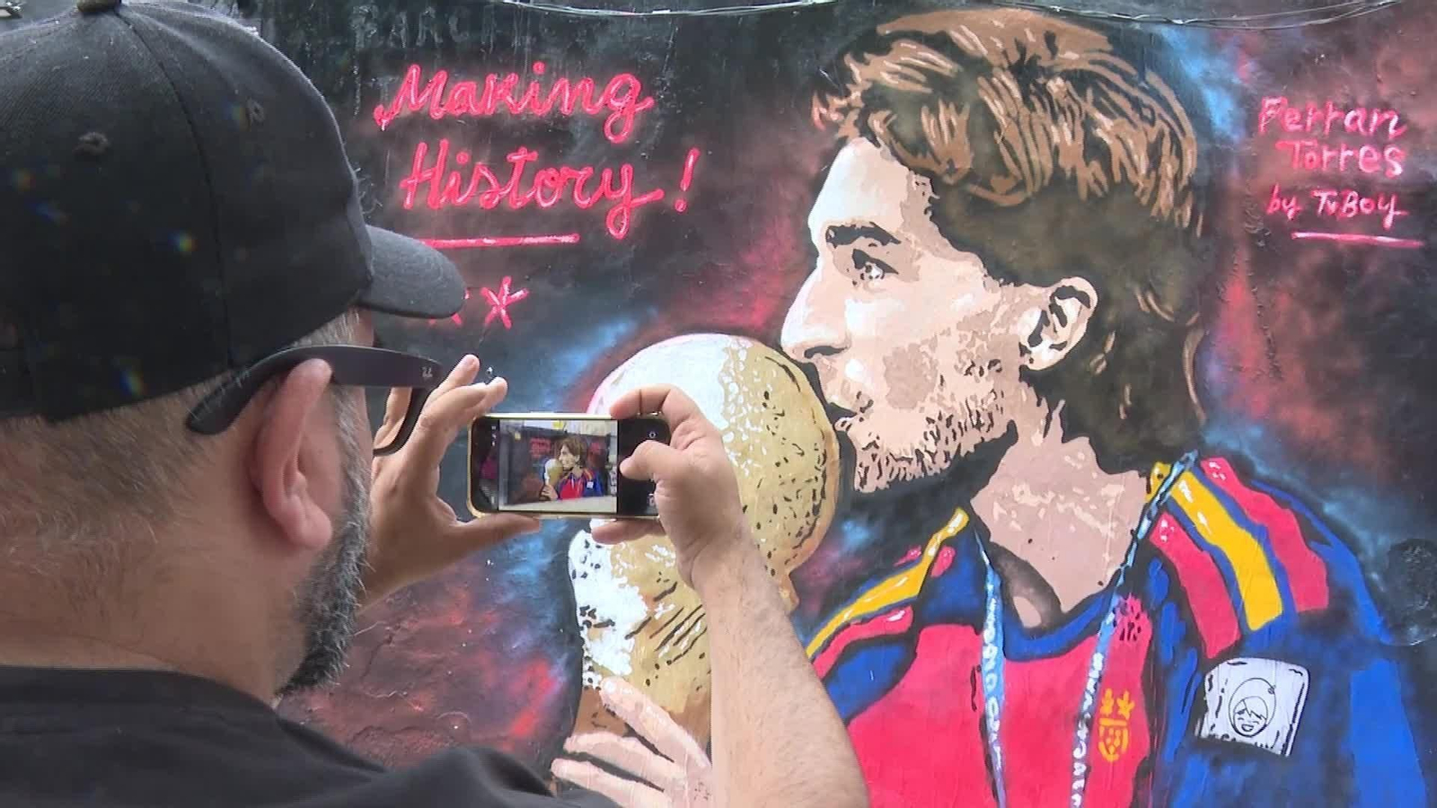 M046-BARCELONA MURAL FERRAN TORRES