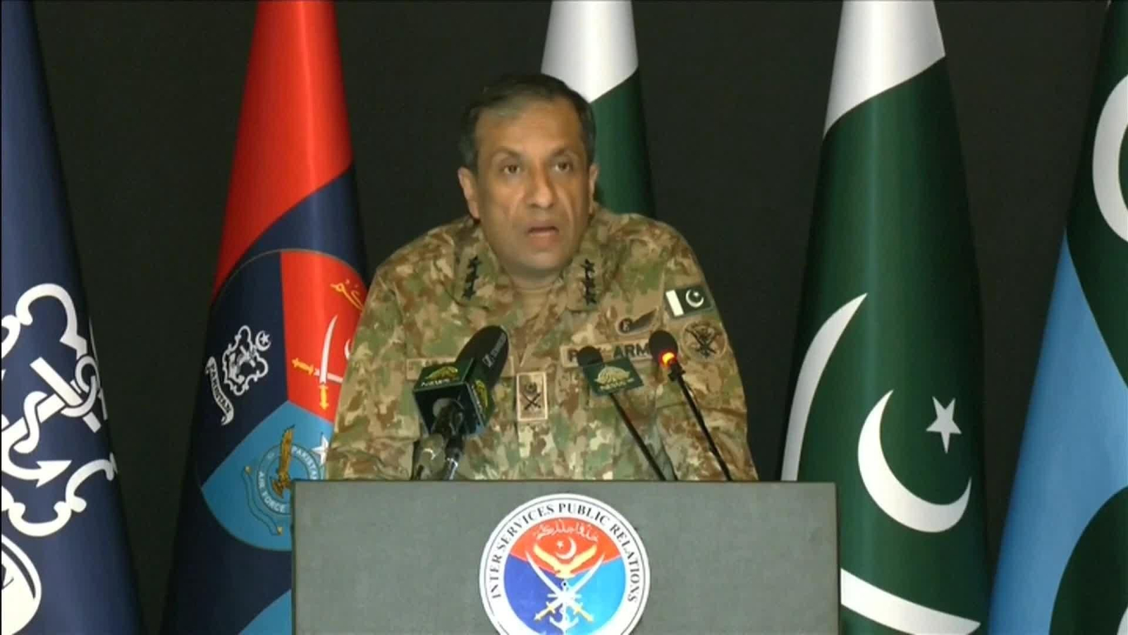 V054-PAKISTAN MINISTRO DE DEFENSA HACIENDO BALANCE