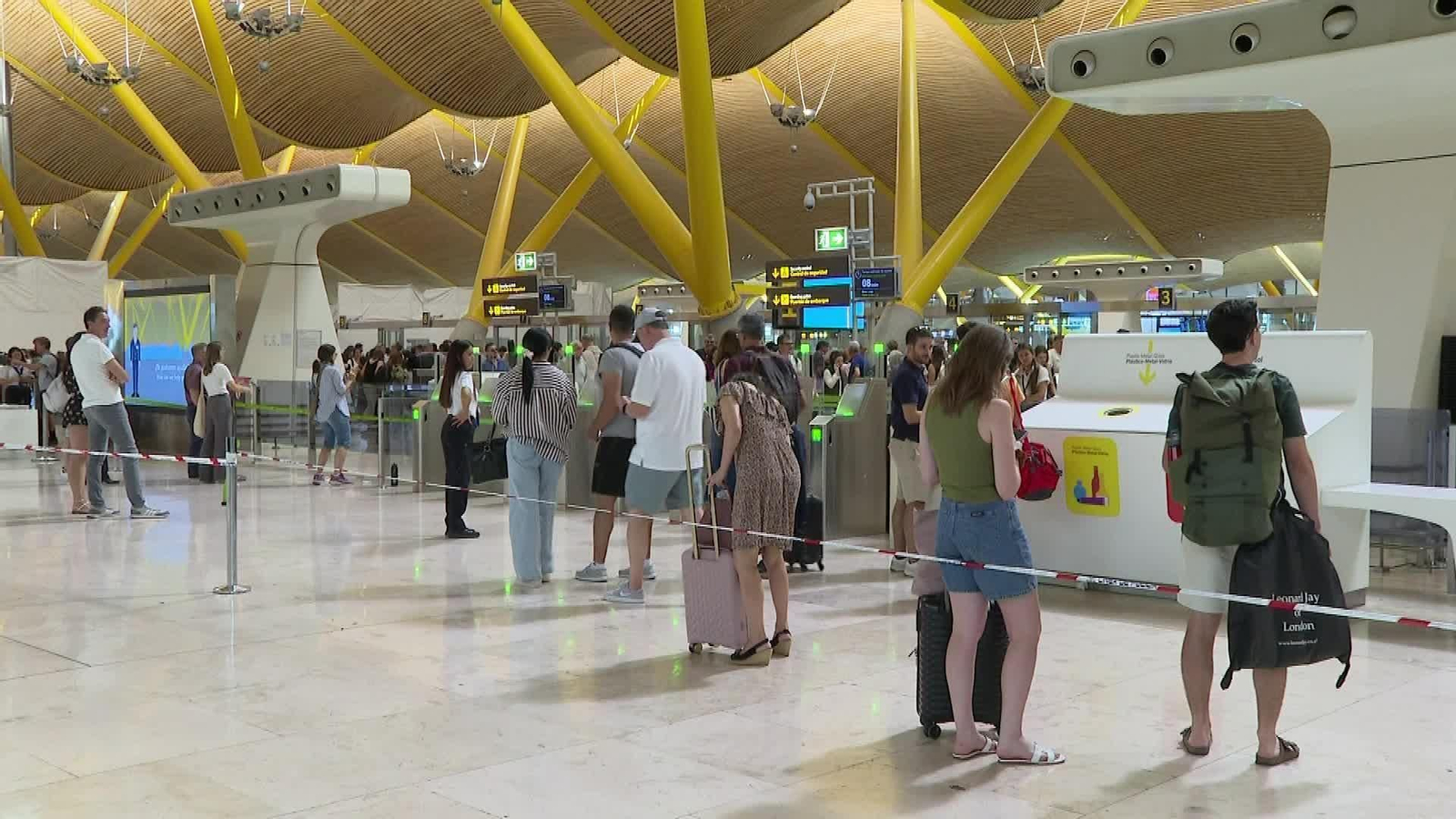 D037-MADRID BARAJAS HUELGA CONTROLES SEGURIDAD