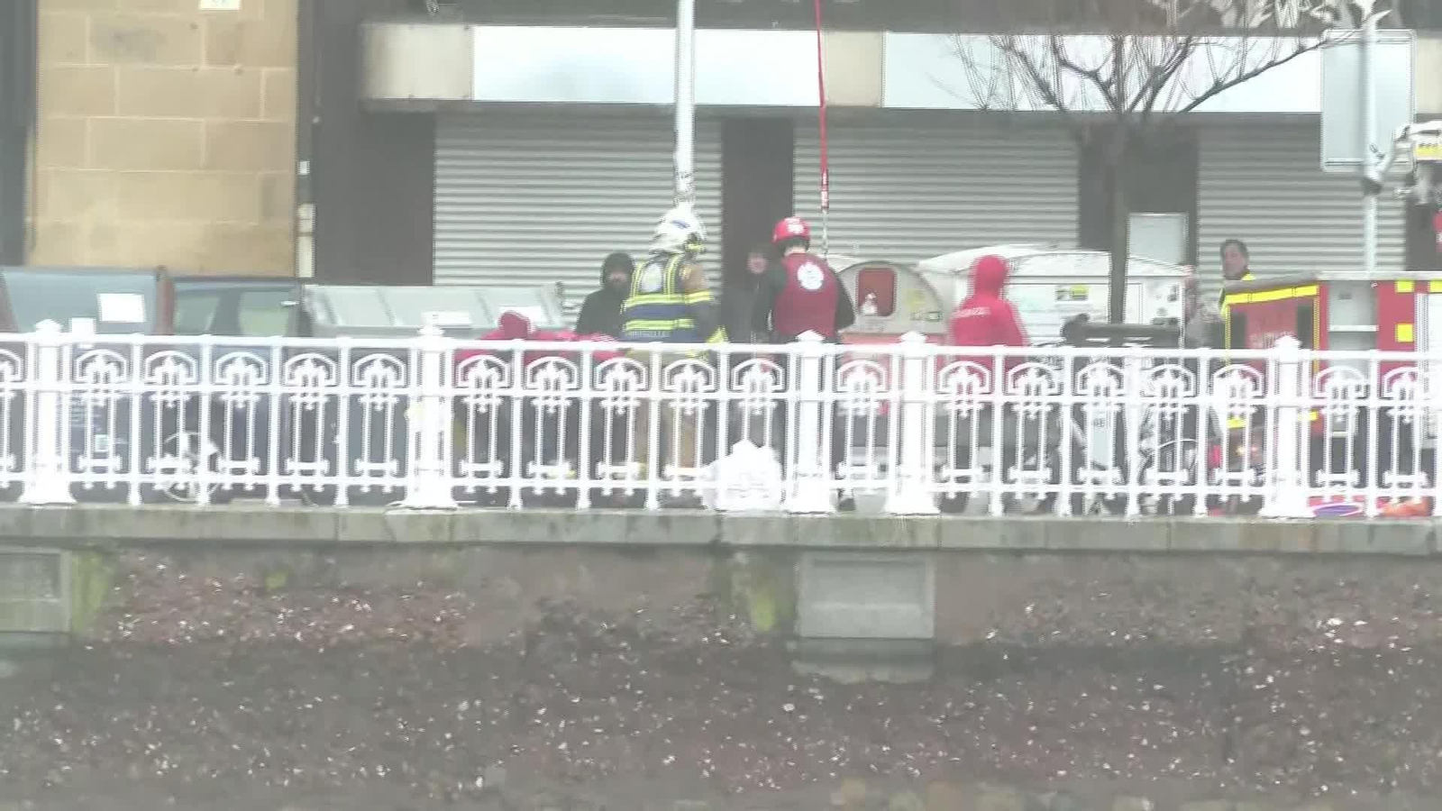 V019-SAN SEBASTIAN APARECE CUERPO EN EL MAR