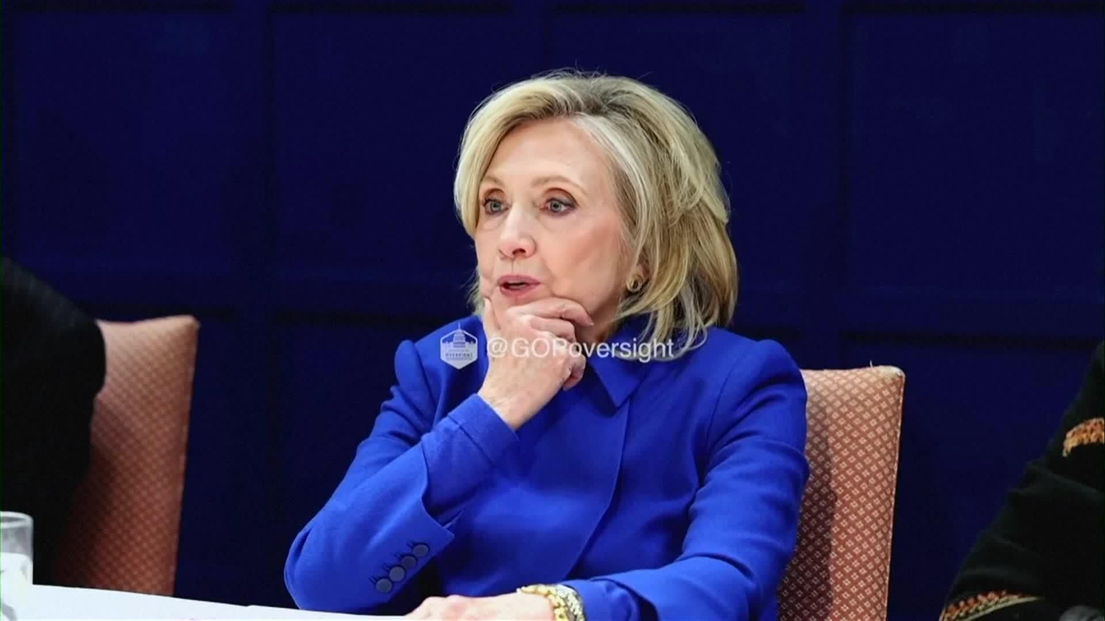 va imagenes de los clinton declarando