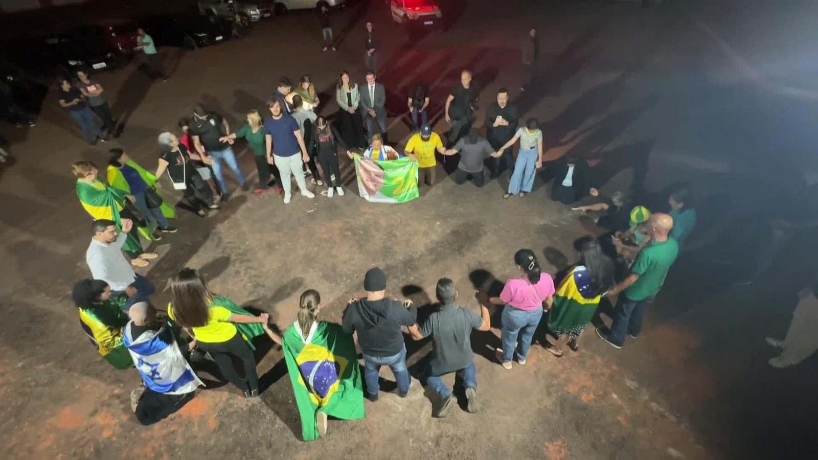 M005-BRASIL SEGUIDORES DE BOLSONARO REZAN