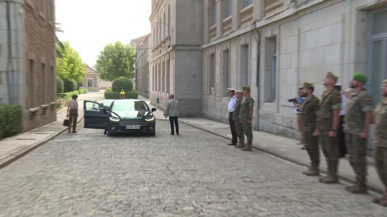 V017-TOLEDO ROBLES CON MILITARES UCRANIANOS