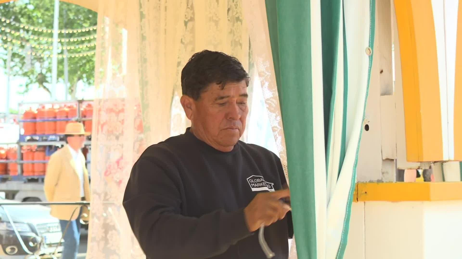 V057-SEVILLA PREPARATIVOS FERIA DE ABRIL