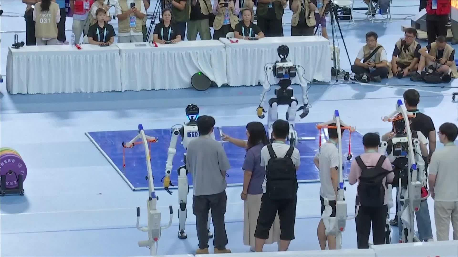 L055-CHINA JUEGOS MUNDIAL ROBOTS LUNES