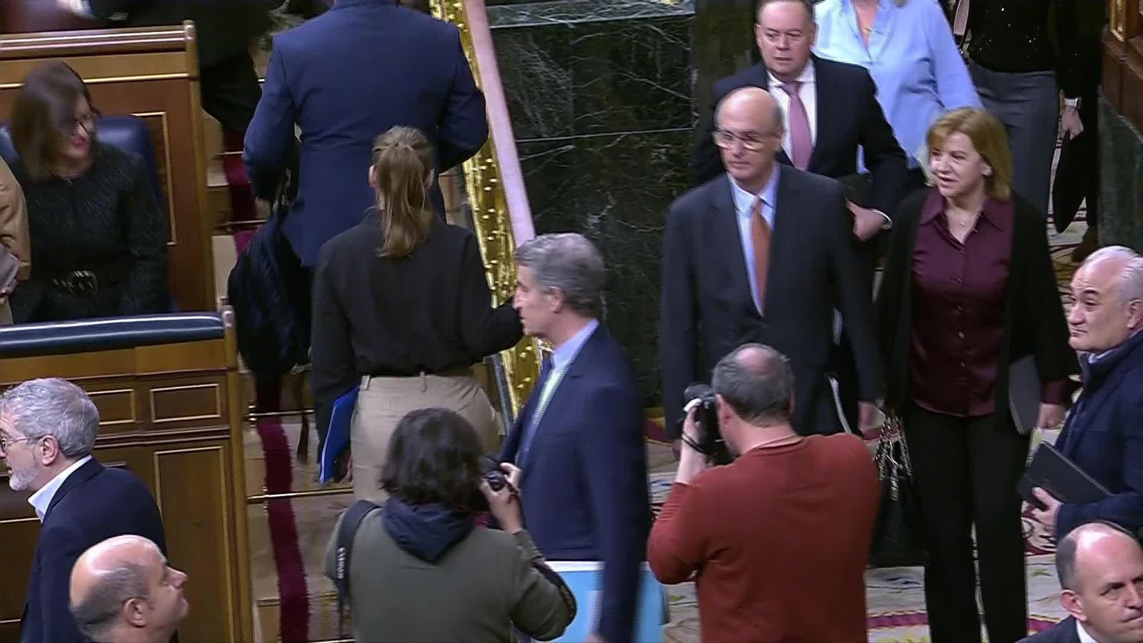 J065-EDI VARIOS REACCIONES POSIBLE REGRESO REY