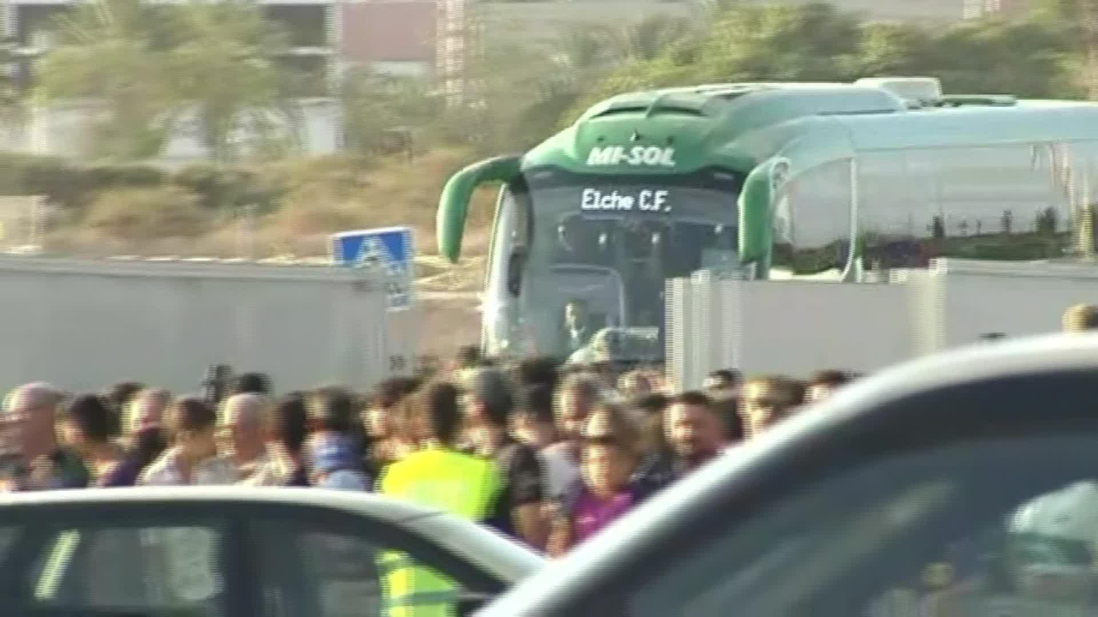 D044-ELCHE LLEGADA BUSES ELCHE VS BARÇA