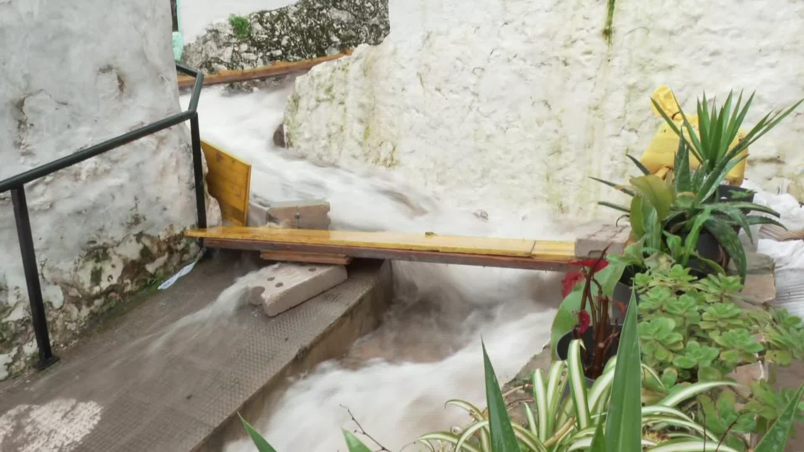 X078-CADIZ UBRIQUE SIGUE RECUPERANDOSE