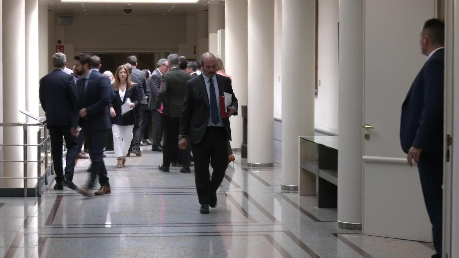 M074-SENADO PASILLOS TARDE