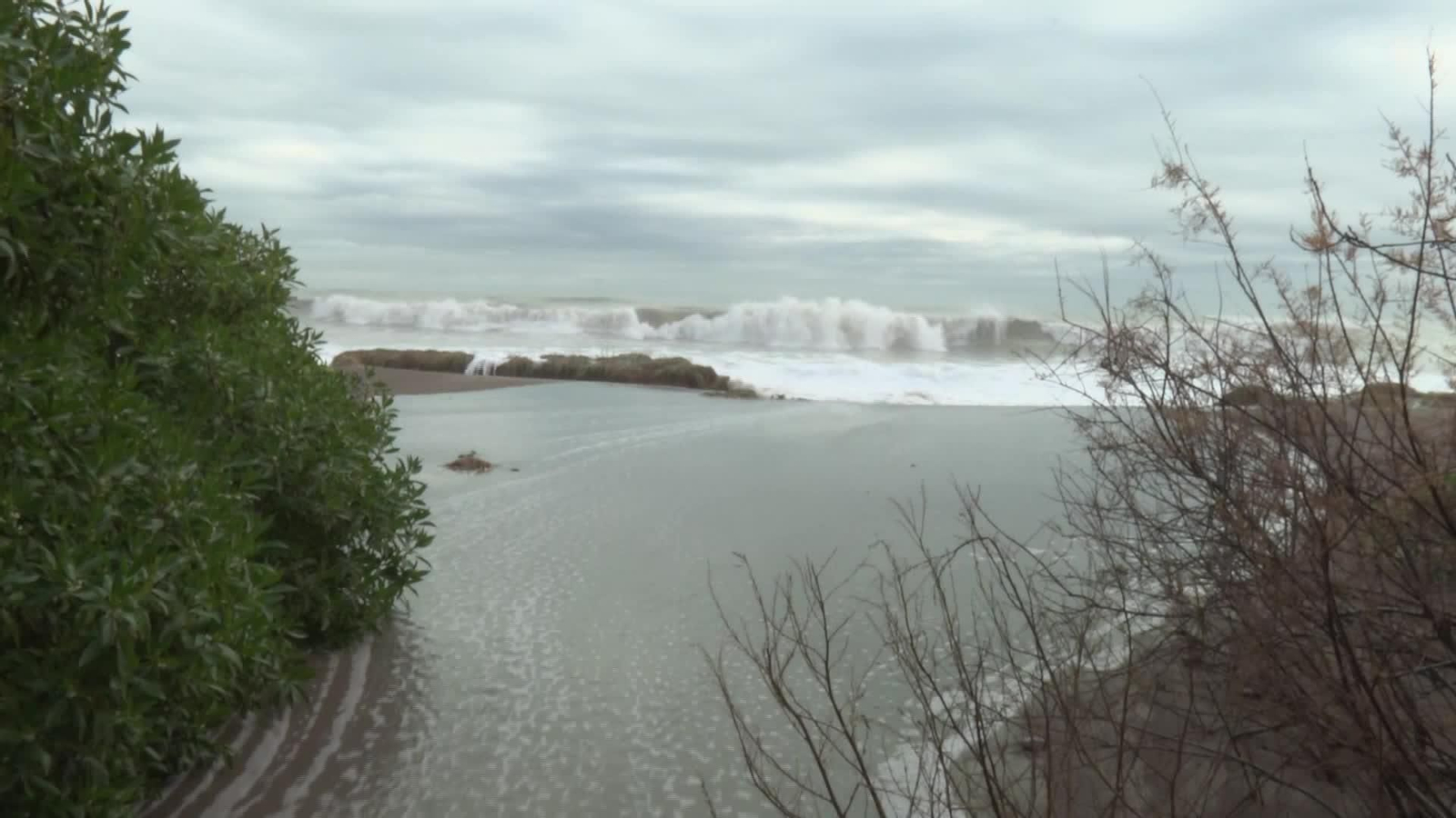 L002-EDI VALENCIA PLAYAS AFECTADAS POR EL TEMPORAL