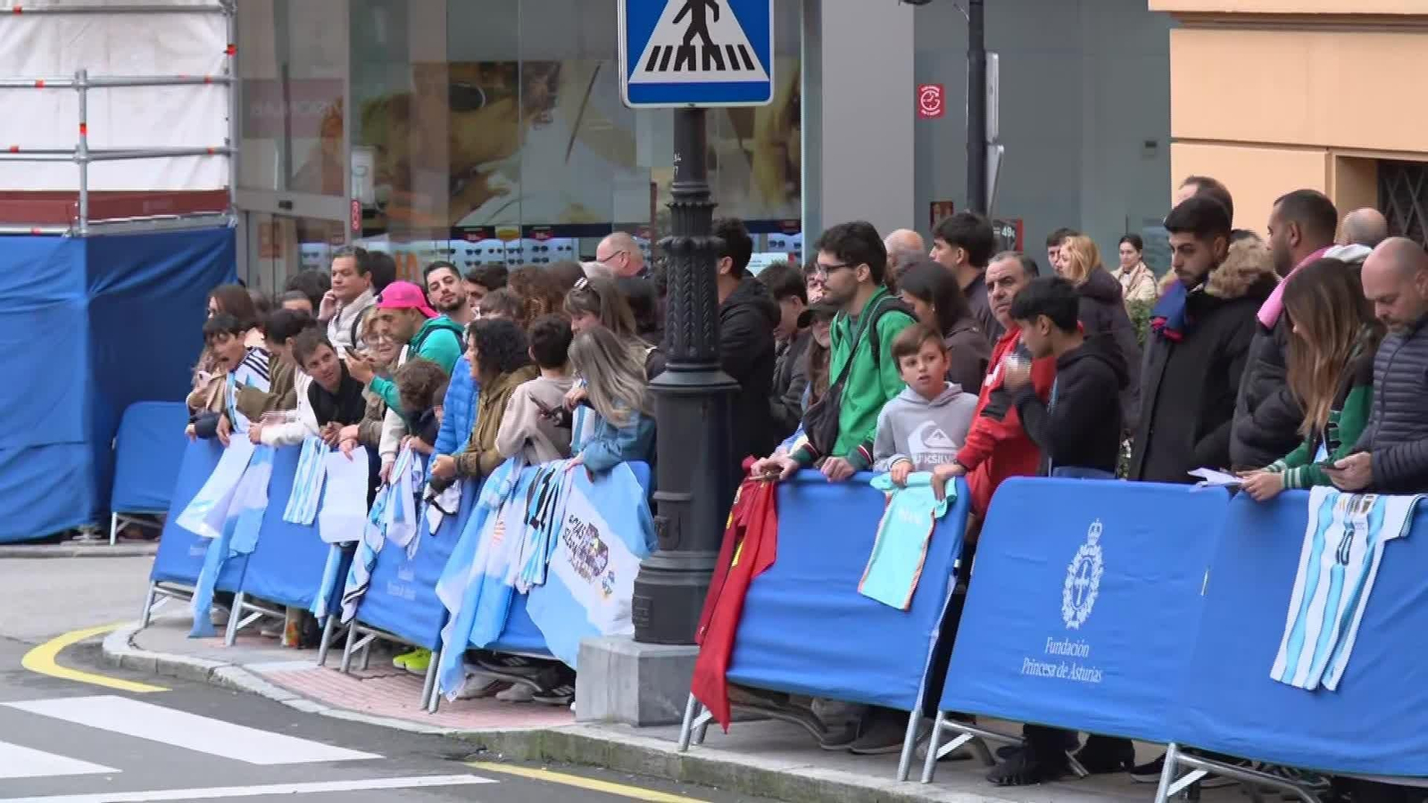 J038-OVIEDO LLEGADA LEO MESSI PREMIOS PRINCESA ASTURIAS