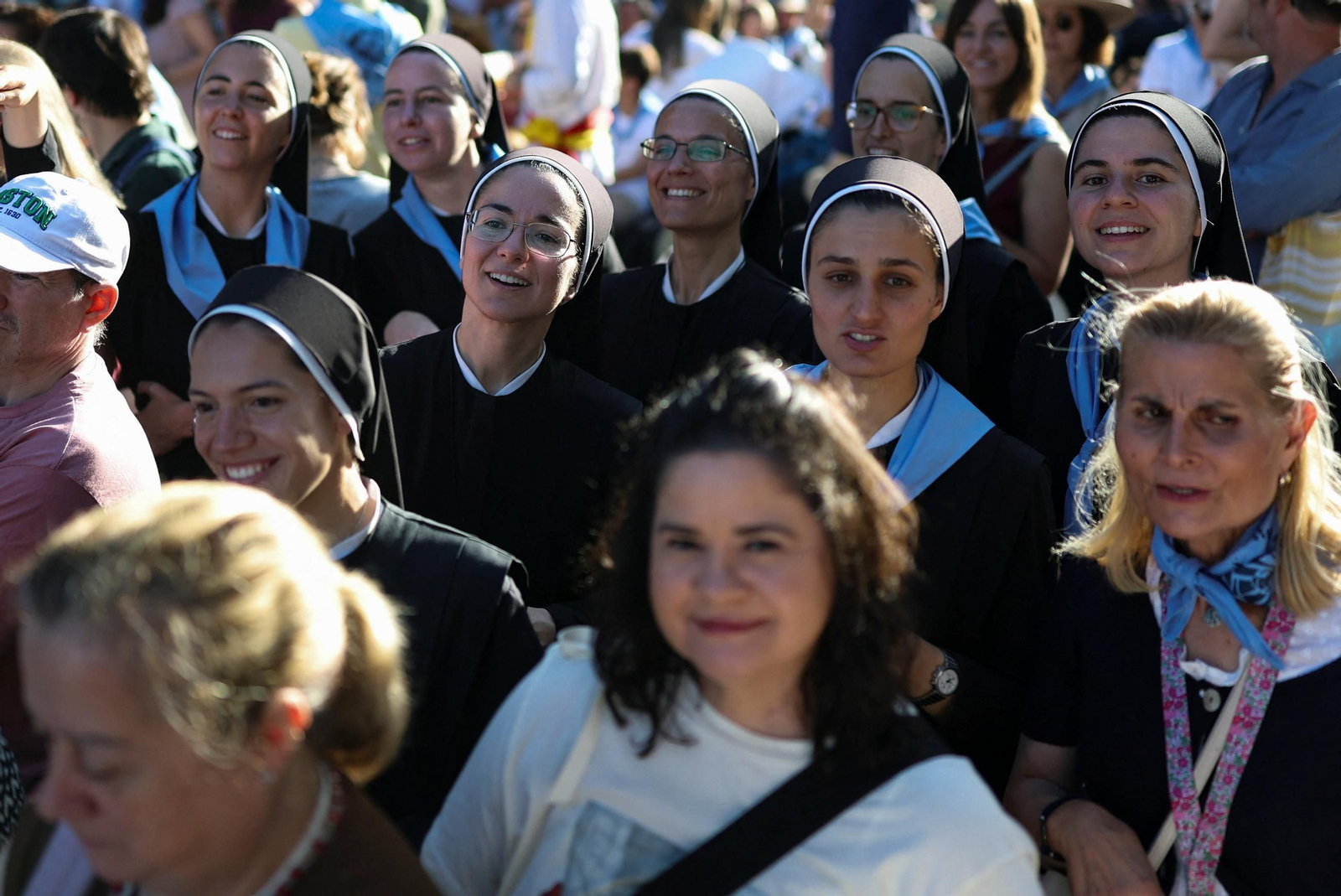 La emoción desborda a miles de fieles durante la visita del papa a Madrid