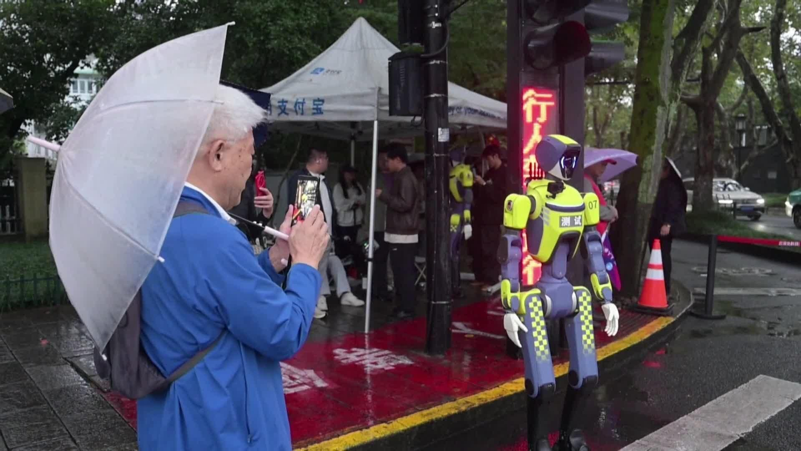 va china robot policia de trafico