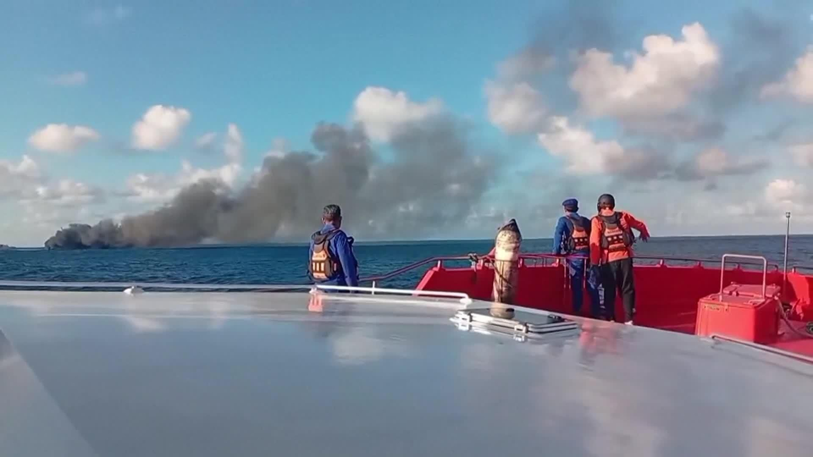 X004-INDONESIA RESCATE FERRY