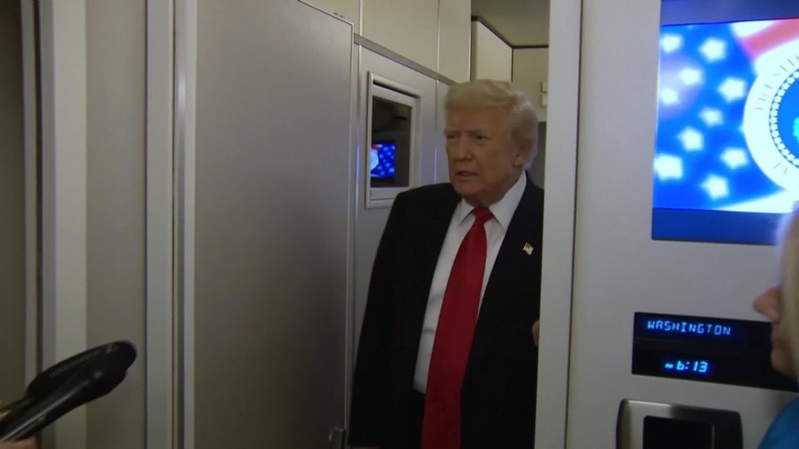 L005-EN EL AIRE TRUMP SOBRE NIGERIA