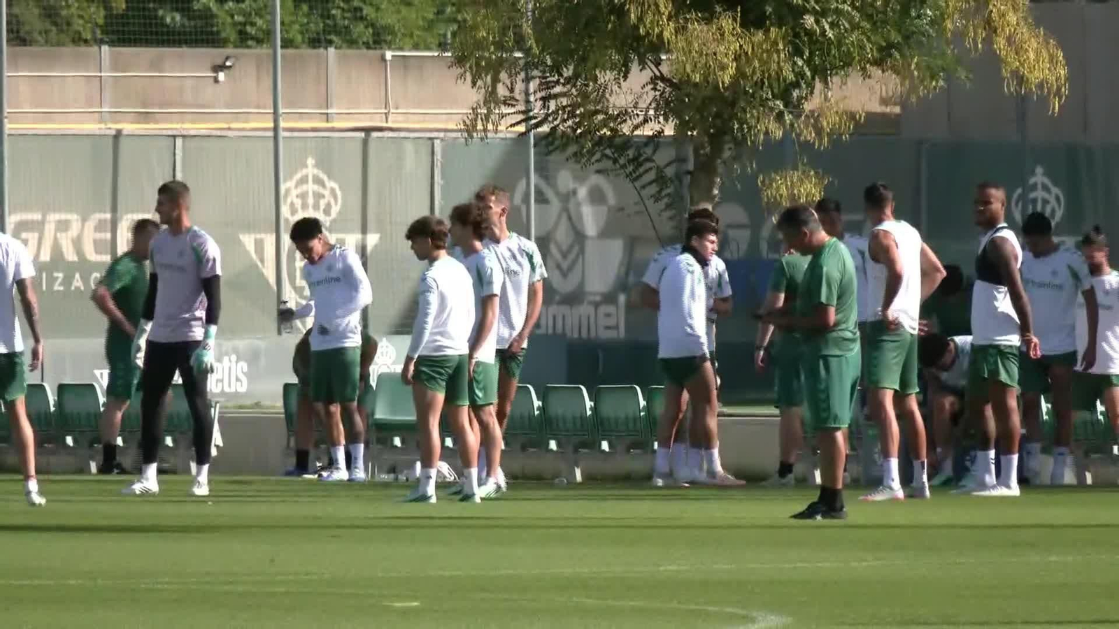 V042-SEVILLA ENTRENO BETIS Y RP