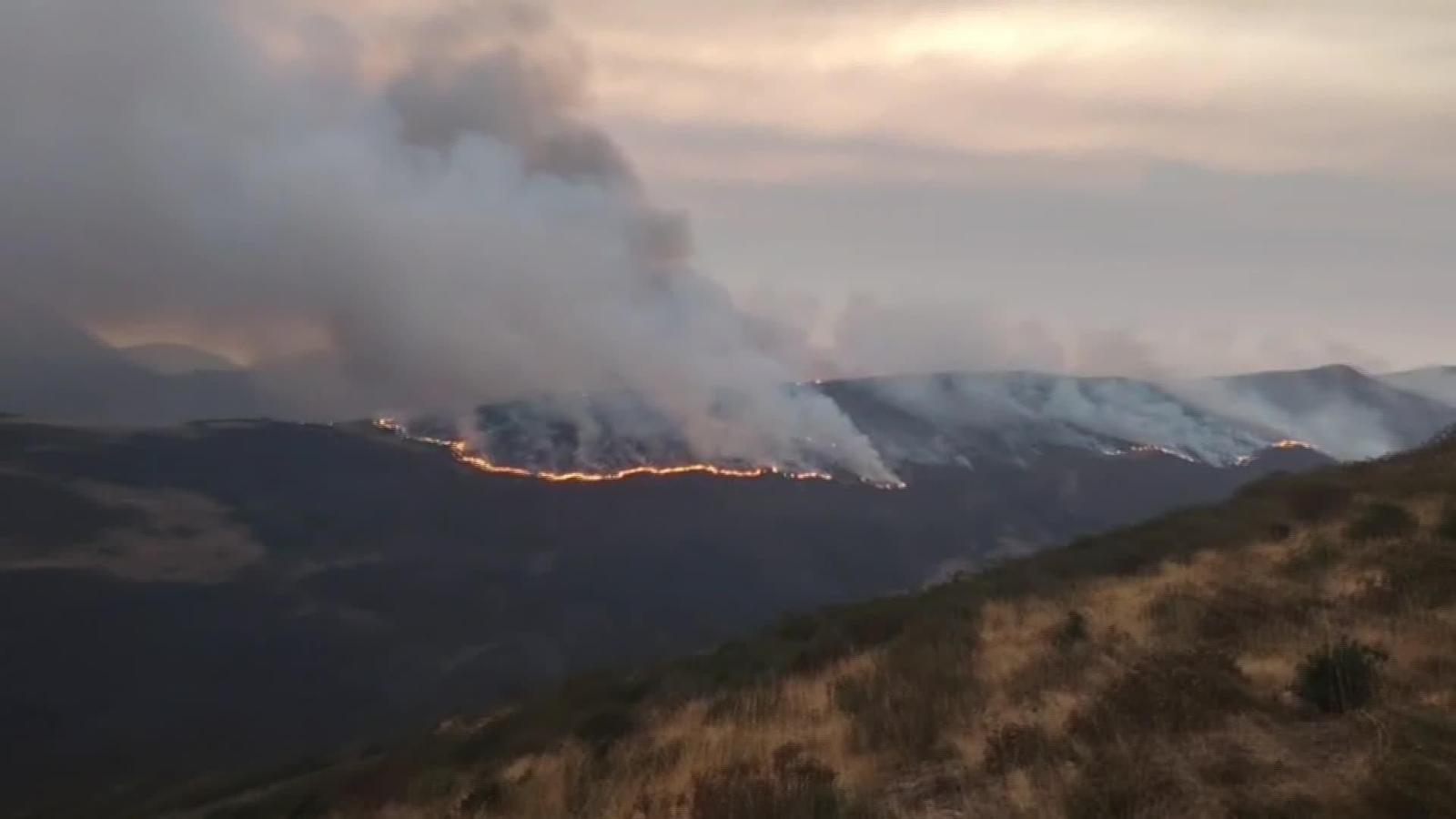 D007-LEON INCENDIO ORALLO TRAS CAIDA RAYO