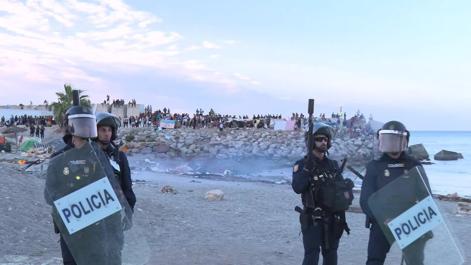 J079-CEUTA INCENDIO CAMPAMENTO PLAYA BENÍTEZ 2