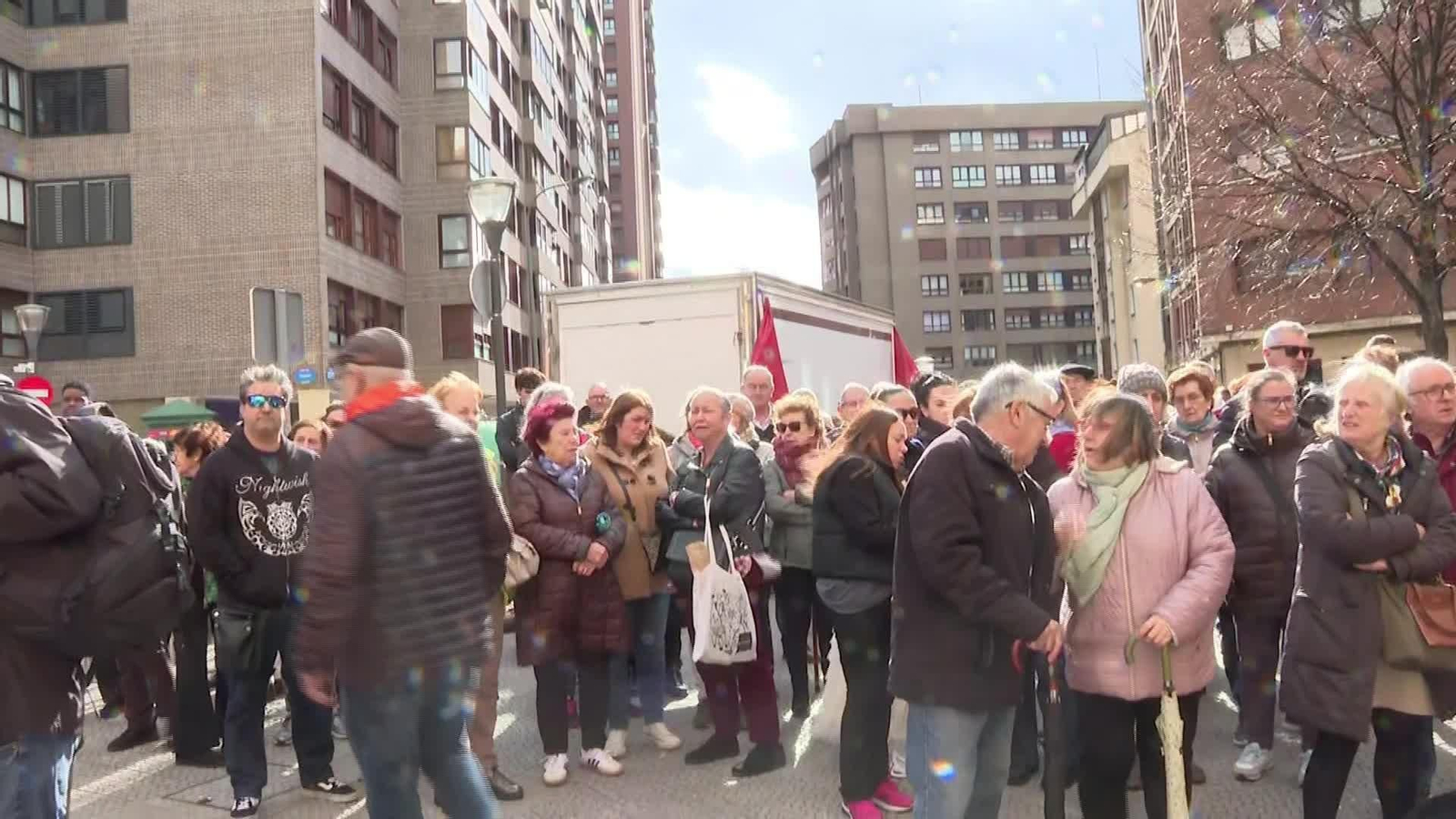 L039-BILBAO CONCENTRACION MUERTE HOMBRE A MANOS PAREJA