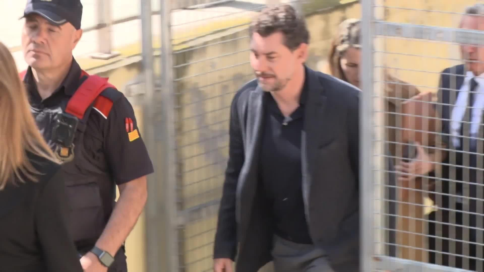 va salida bajo fianza hijo andik