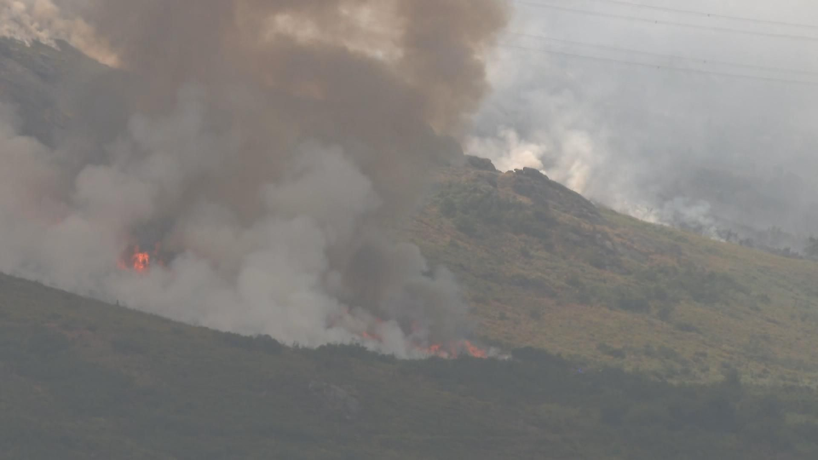 El fuego no da tregua en Ourense con tres incendios activos
