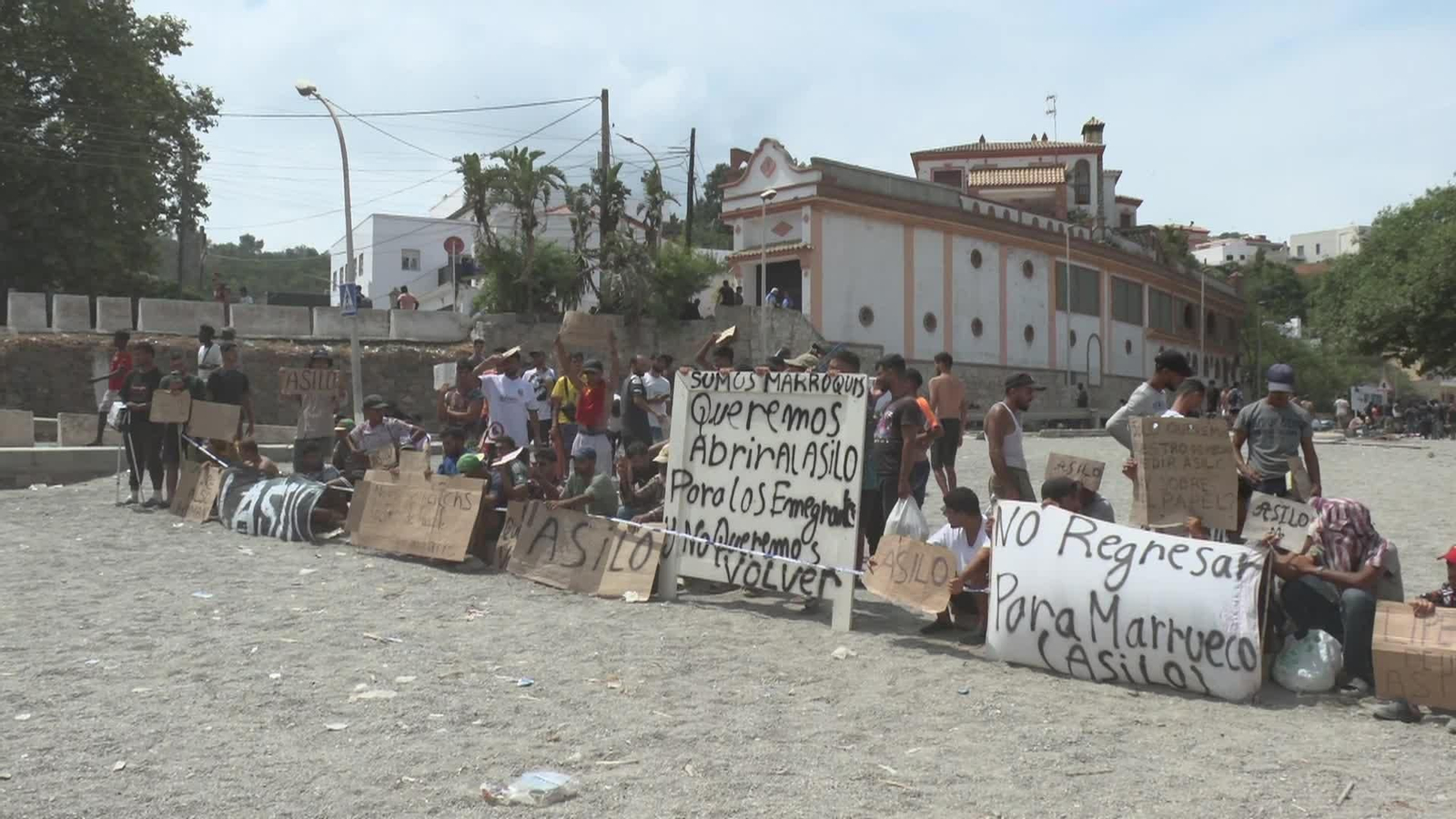 L016-CEUTA SEGUIMIENTO SITUACION MIGRANTES LUNES TARDE
