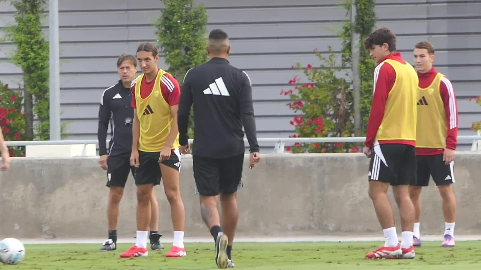 V046-SEVILLA ENTRENAMIENTO Y RP ALMEYDA V046-SEVILLA ENTRENAMIENTO Y RP ALMEYDA