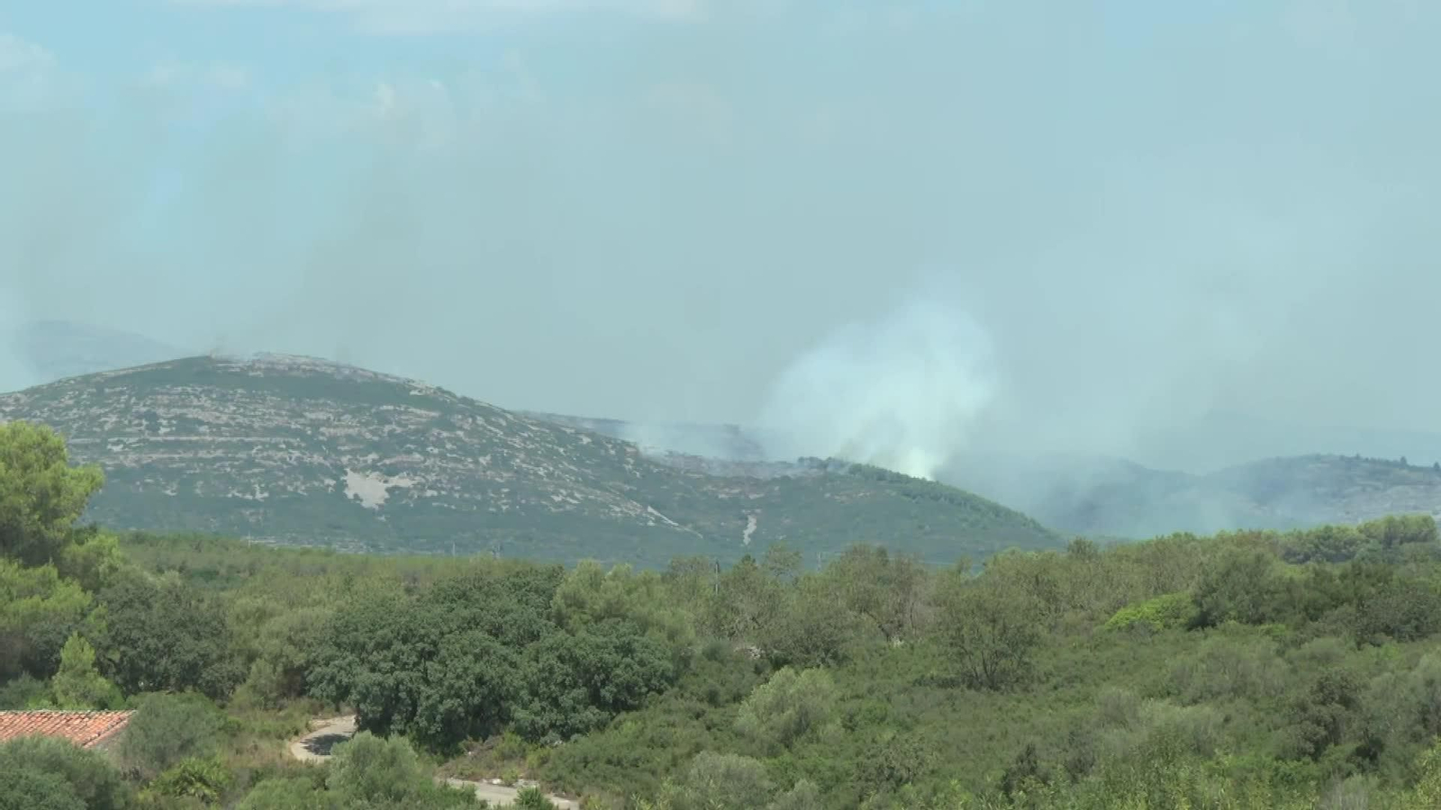 D016-CASTELLON CONTINUA ACTIVO INCENDIO TIRIG