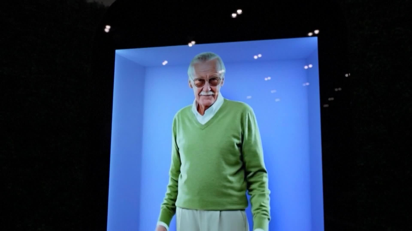 va holograma stan lee