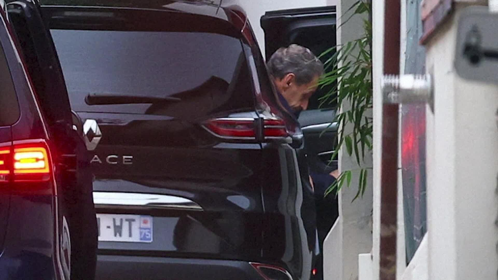 L046-FRANCIA SARKOZY PUESTO EN LIBERTAD